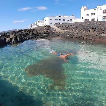Gran Terraza 1 Minuto De Las Piscinas Naturales Punta Mujeres Bagian luar foto